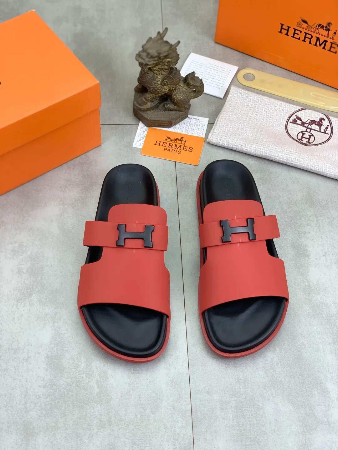 Men's shoes 💰P440 New [HERMES] high-end quality new Hermès slippers, made of imported silk calfskin, wear-resistant and non-slip rubber outsole. Fashionable and elegant code number: 39-44 (38 45 46 customized)